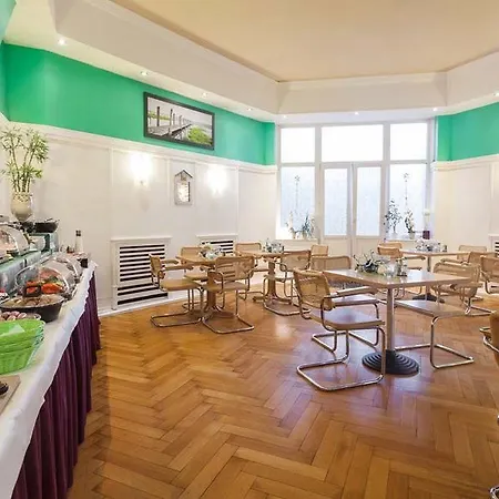 Отель Trip Schumann 3*